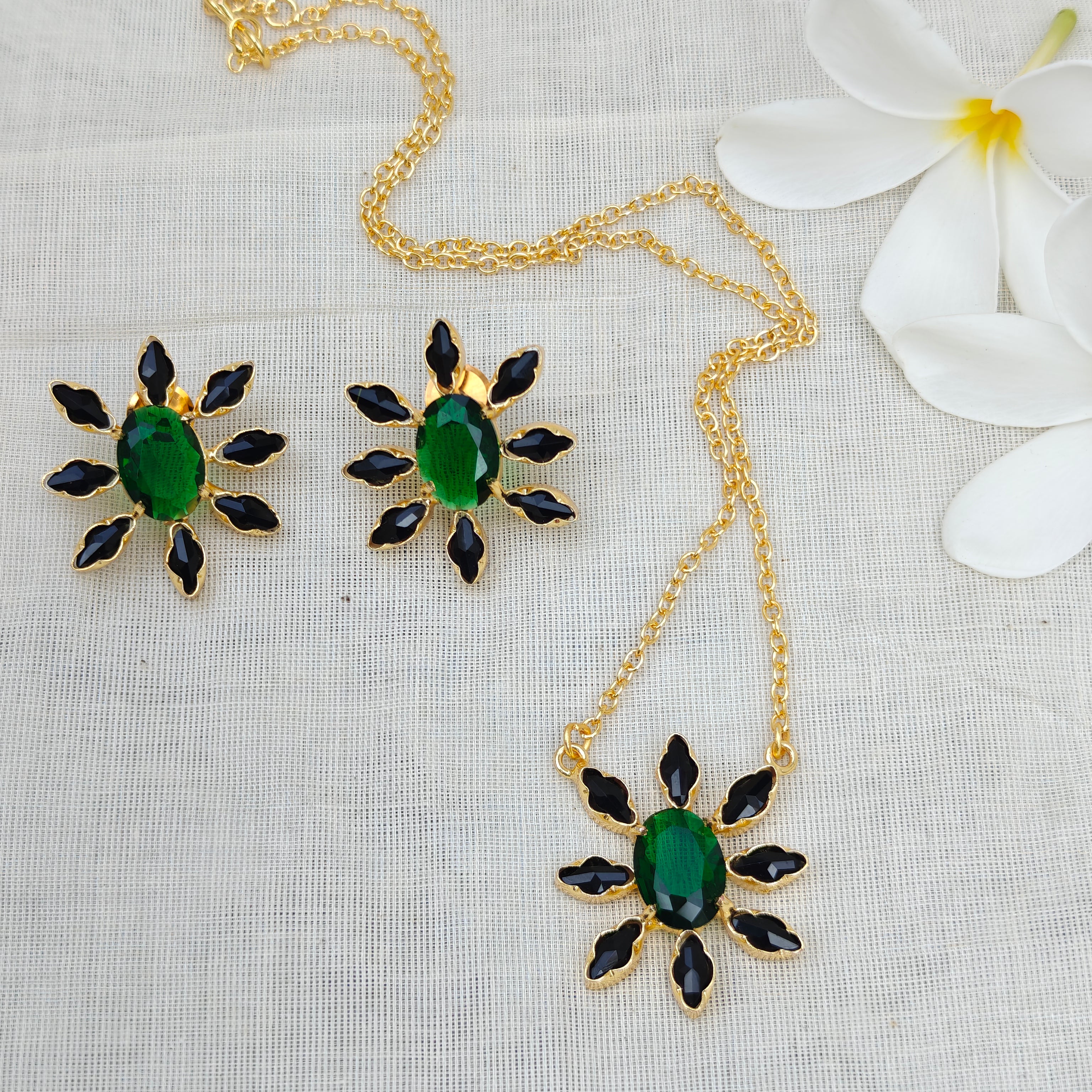 Floral Bloom Crystal Pendant set