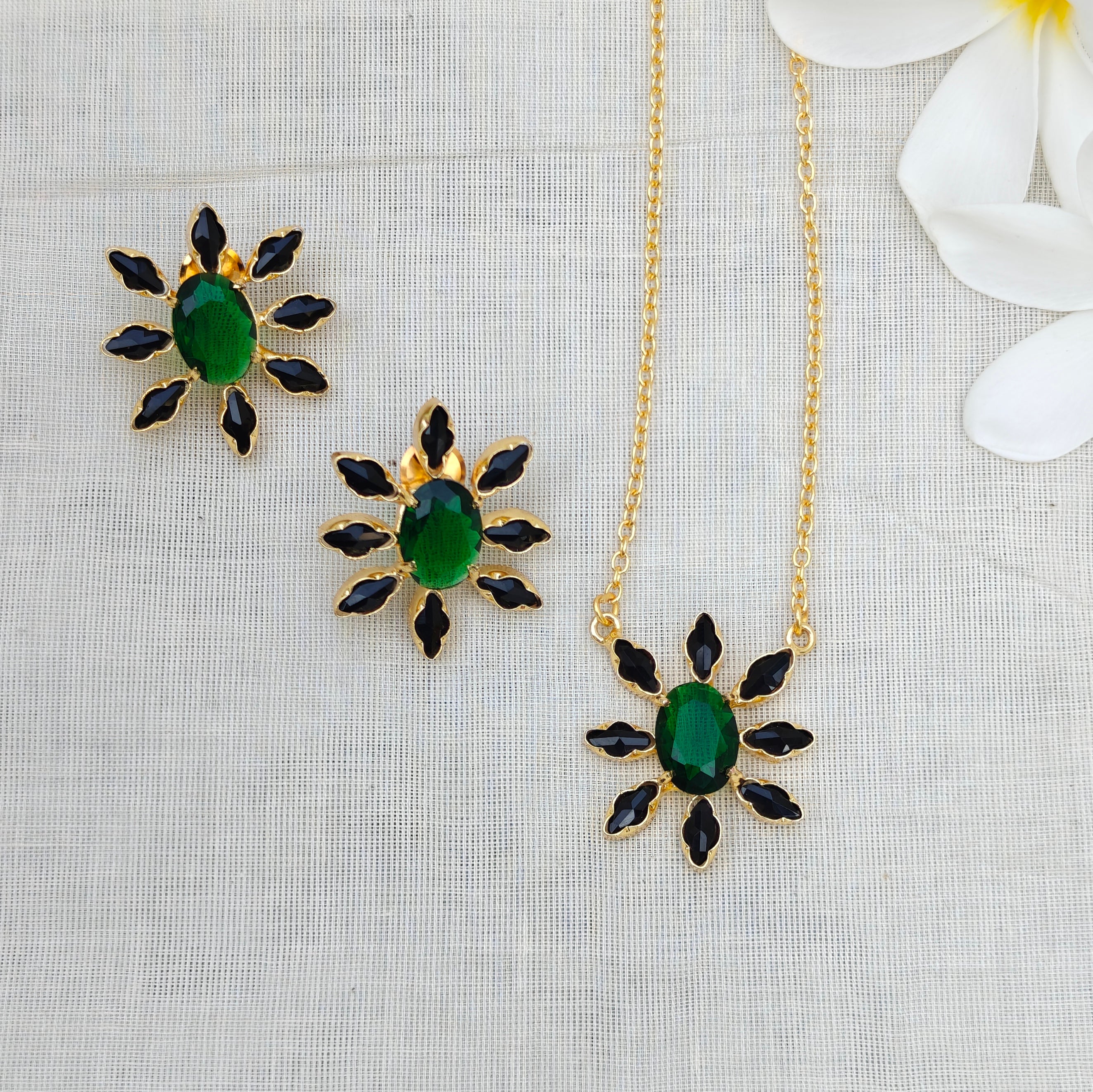 Floral Bloom Crystal Pendant set