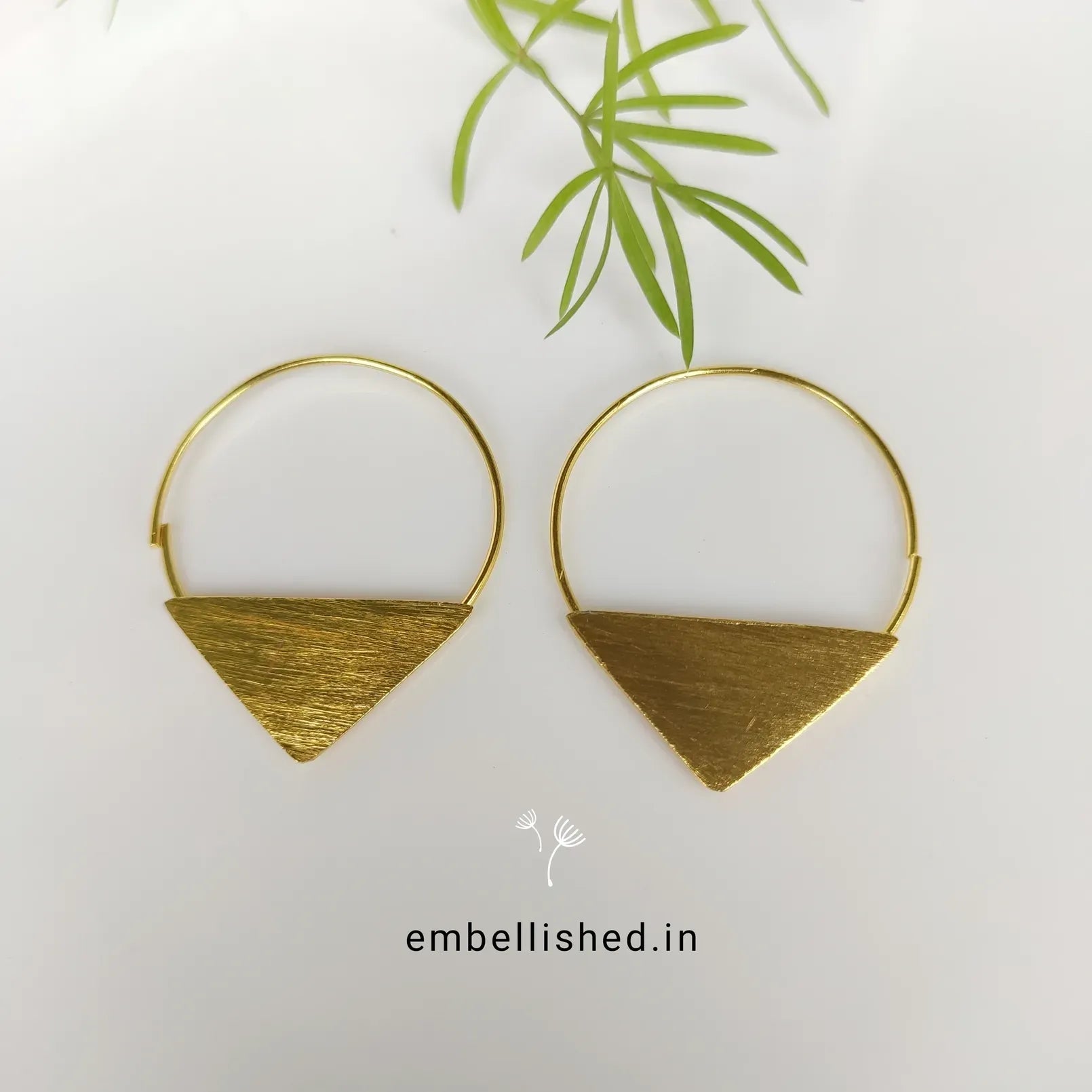 Brush textured triangle loops