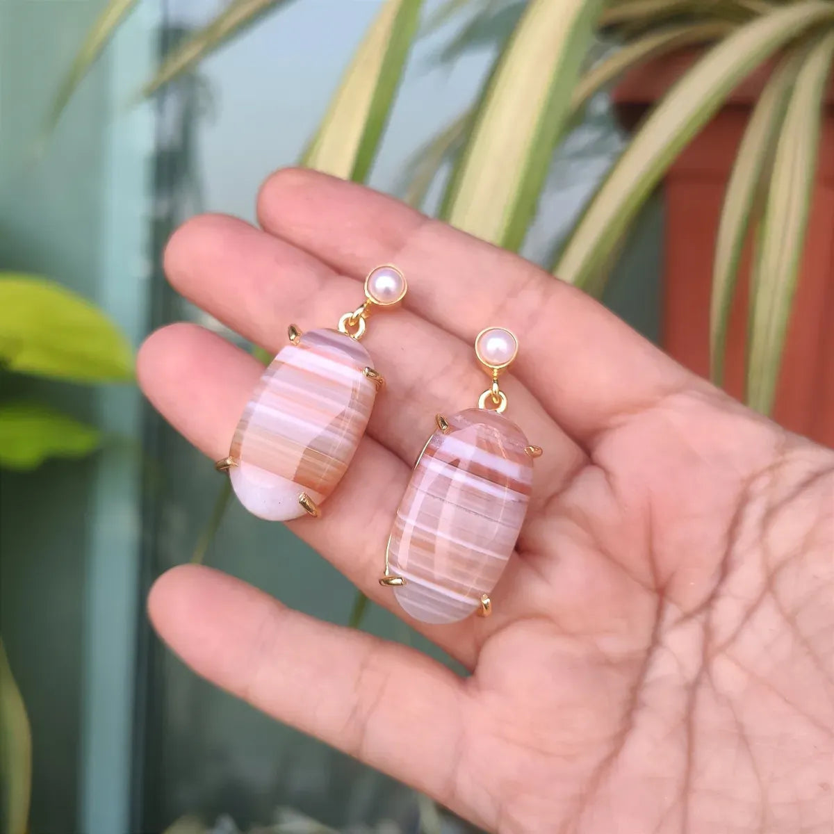 Chalcedony candy drop earrings with pearl - coffee