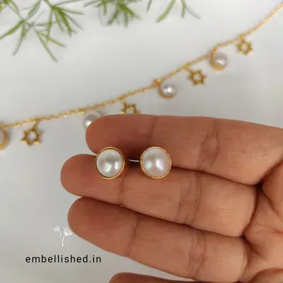 Pearls and charms necklace set