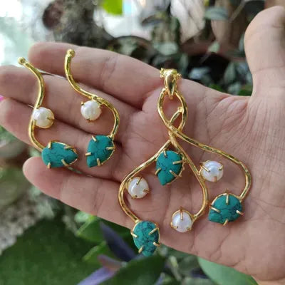 Pearl and turquoise hammered pendant and earrings set
