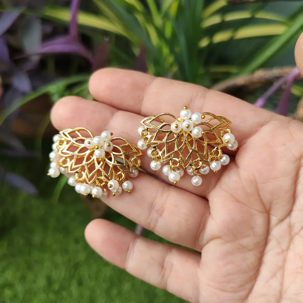 Wire lotus and cluster pearls necklace set