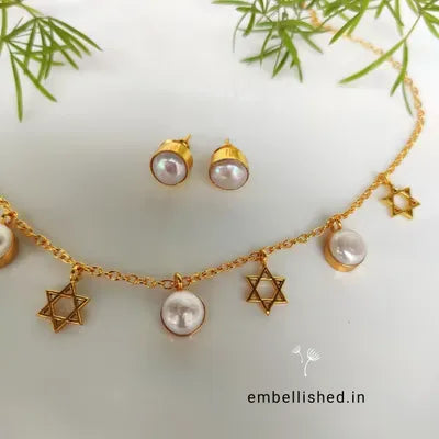 Pearls and charms necklace set