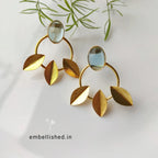 Round leafy studs - blue