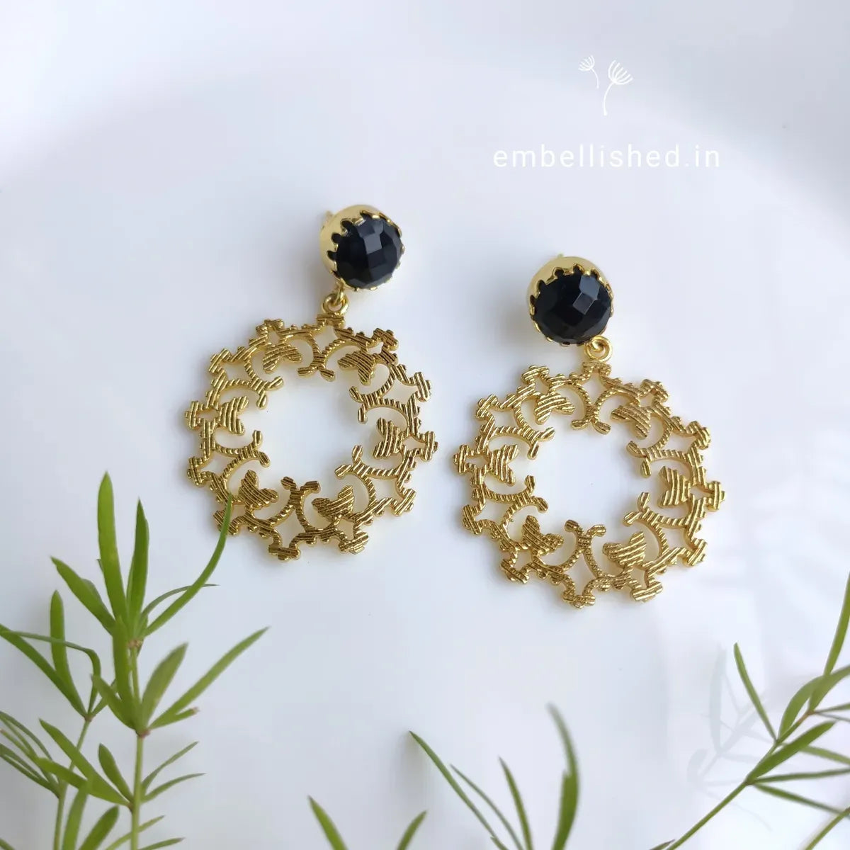 Gold filigree loop drops - black