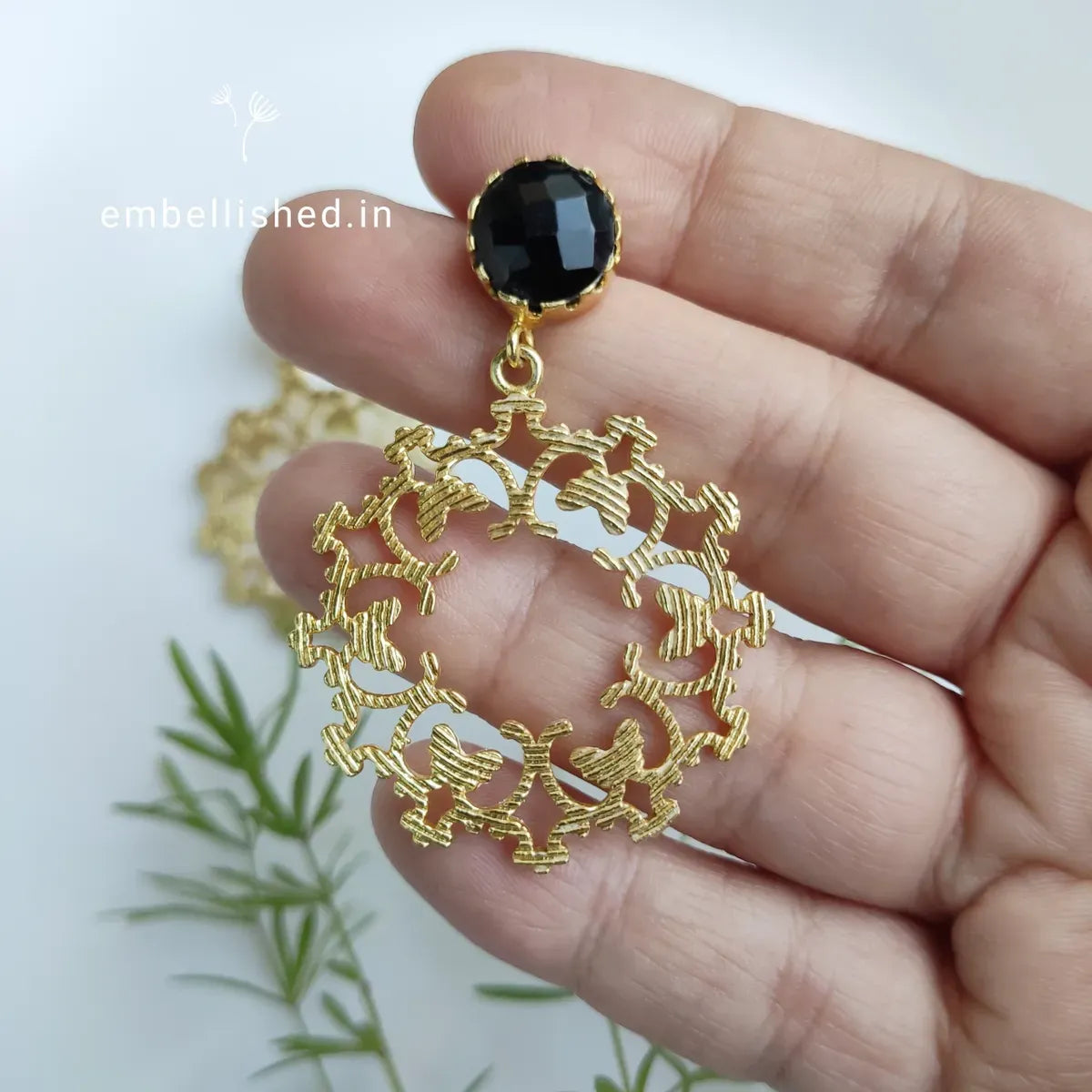 Gold filigree loop drops - black