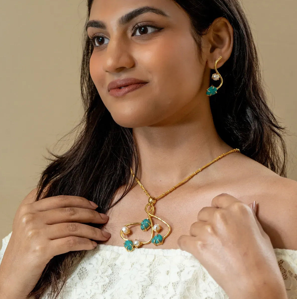 Pearl and turquoise hammered pendant and earrings set