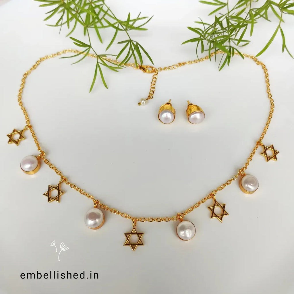 Pearls and charms necklace set