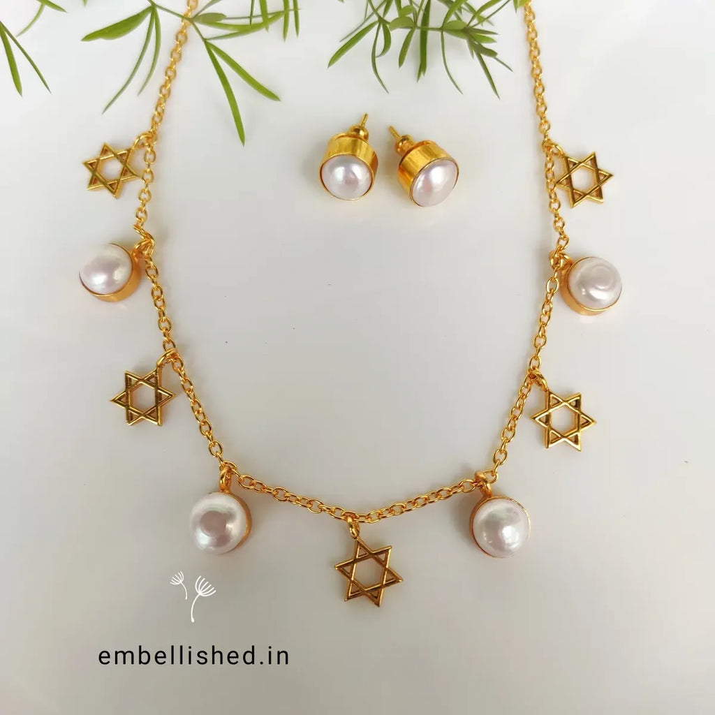 Pearls and charms necklace set