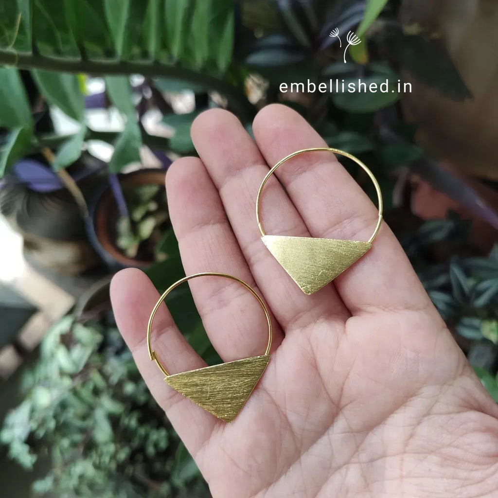 Brush textured triangle loops