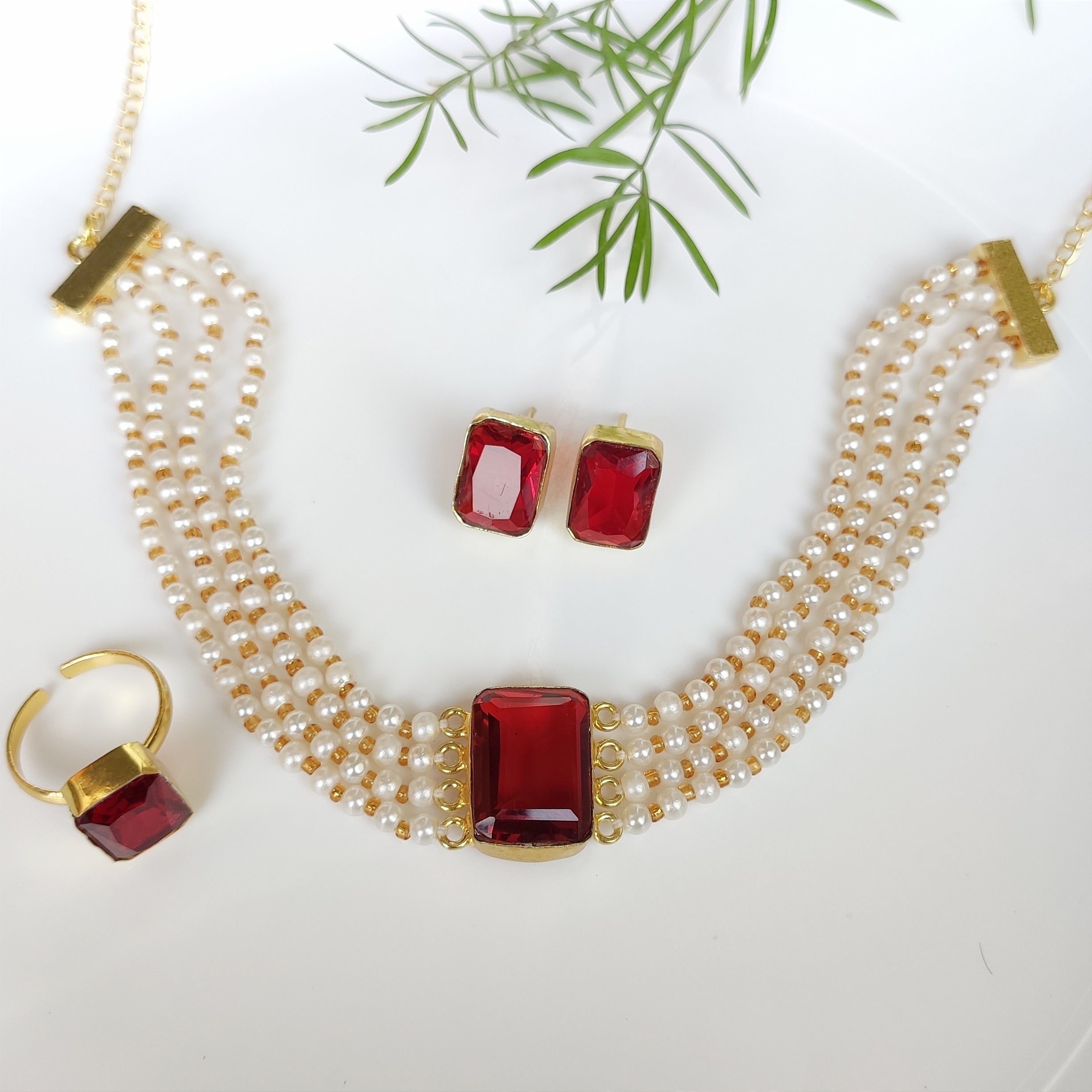 Minimal layered pearls choker set - red