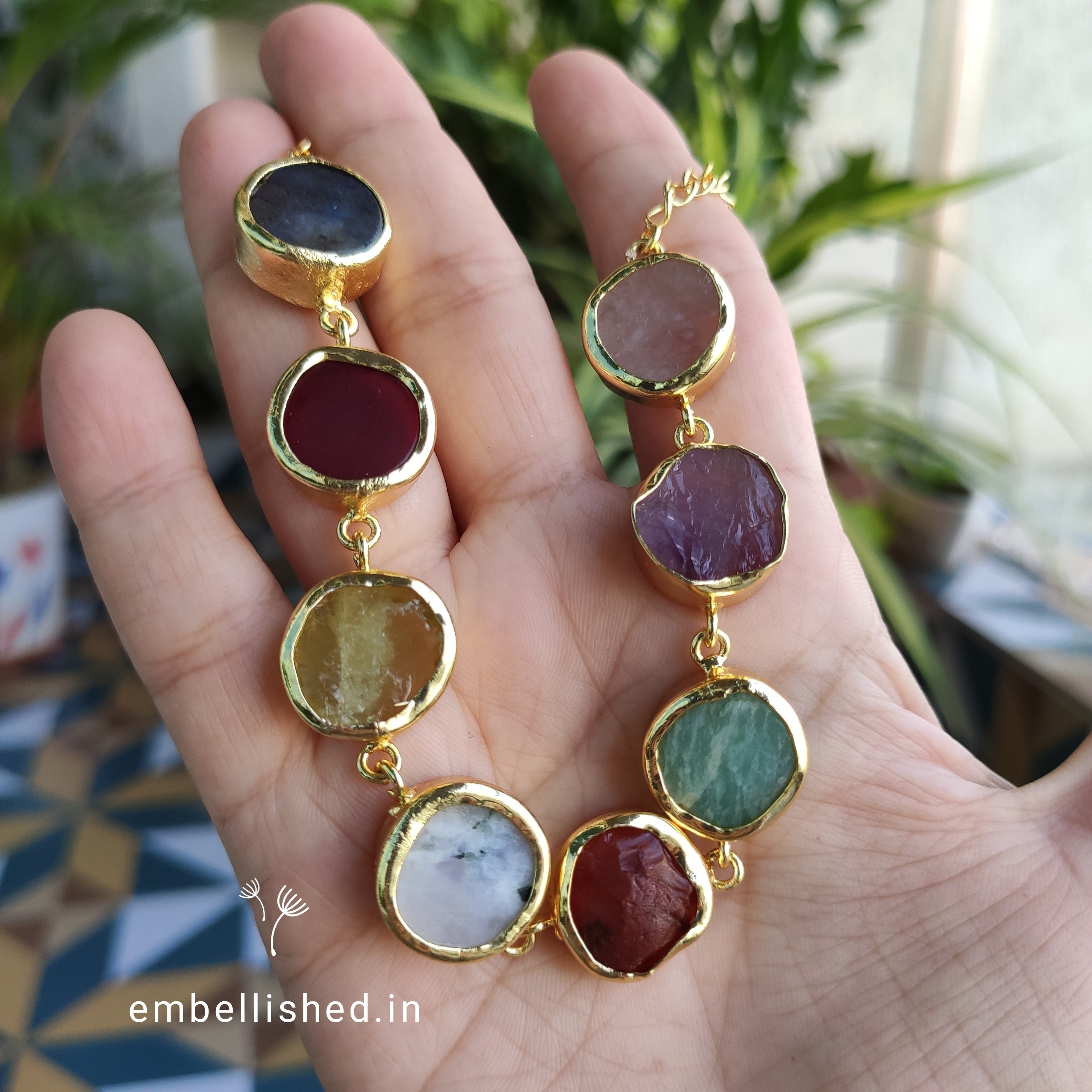 Multi quartz buttons choker with studs
