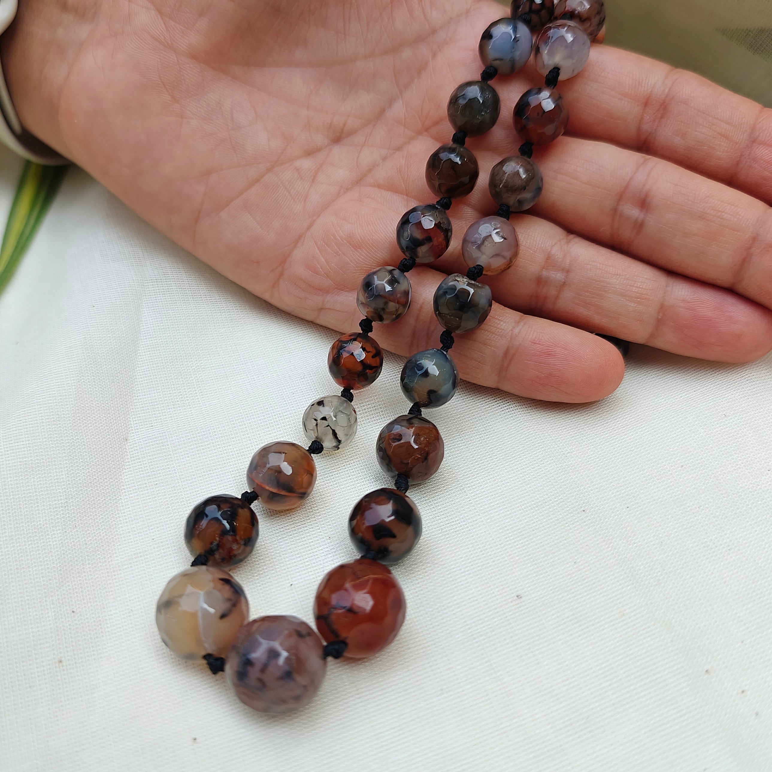 Agate graded beads necklace