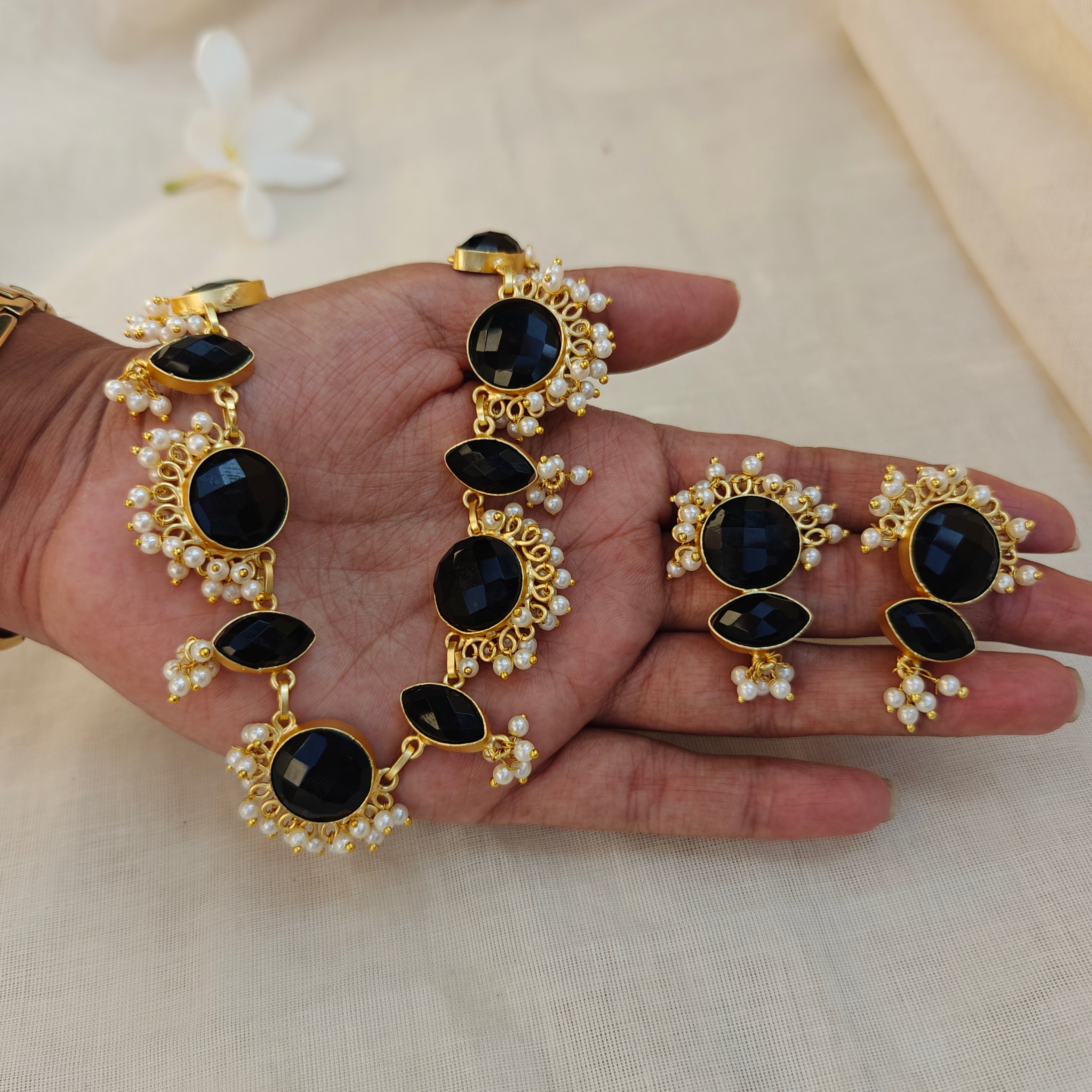 Black Blushing Petals Pearl Necklace set