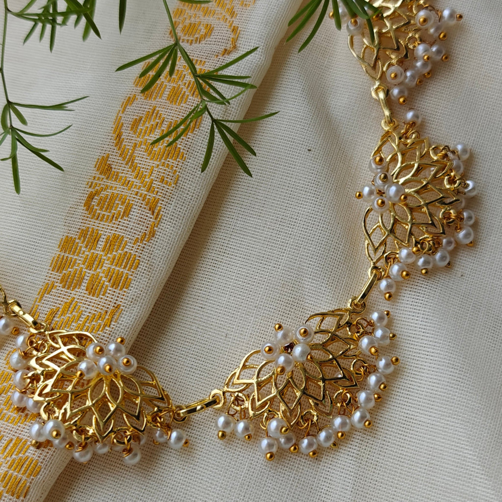 Lotus blooms and cluster pearls necklace set