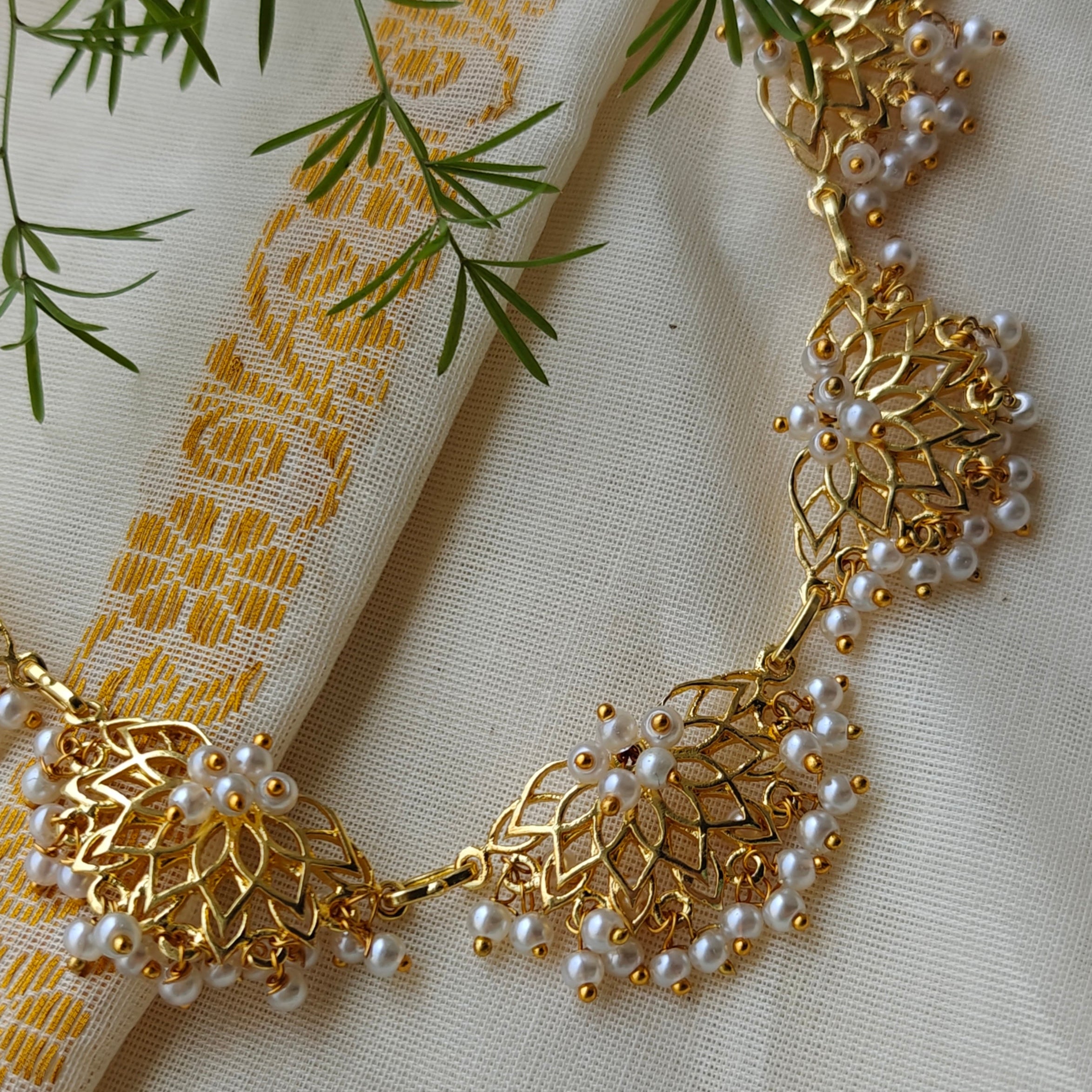 Lotus blooms and cluster pearls necklace set