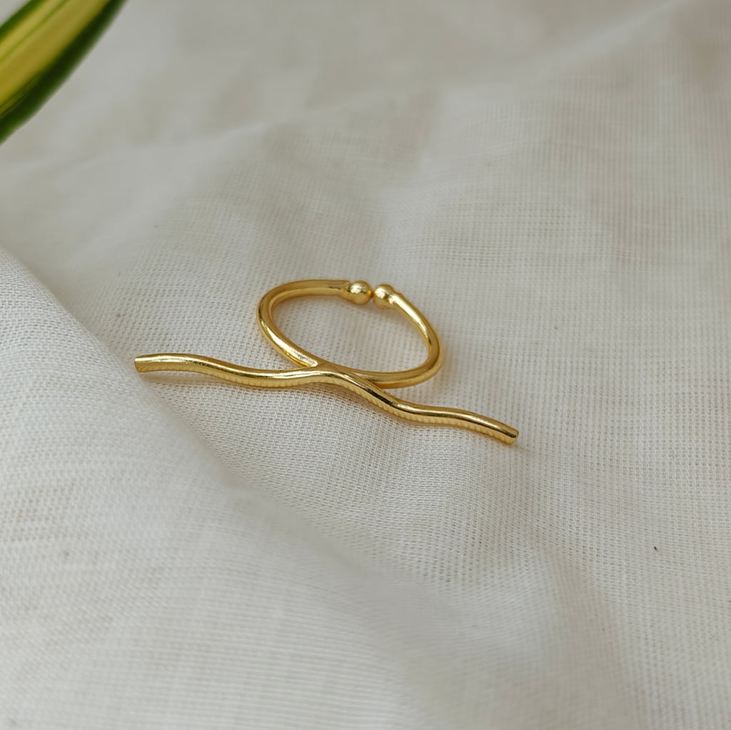 Golden Wave finger ring