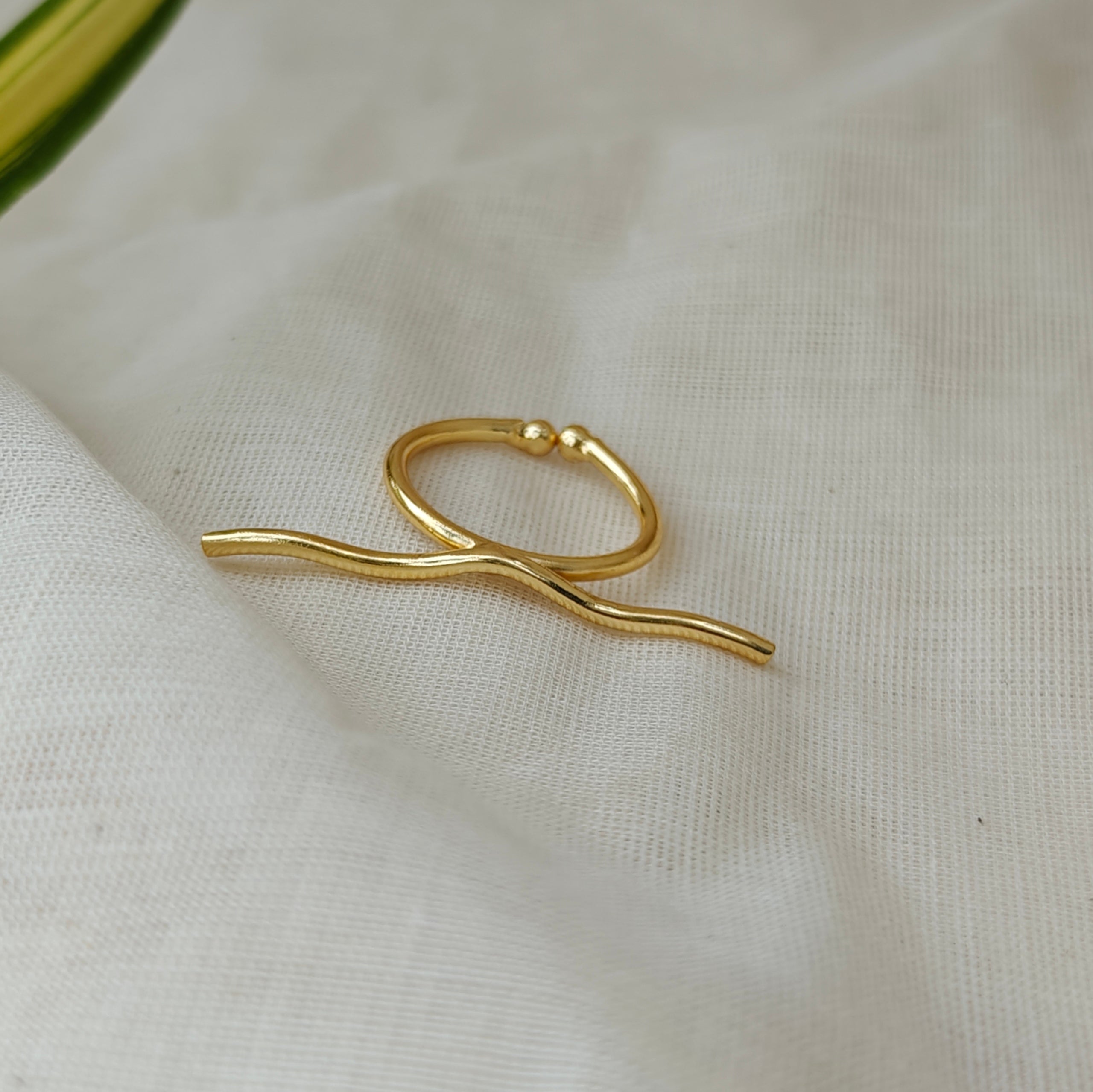 Golden Wave finger ring