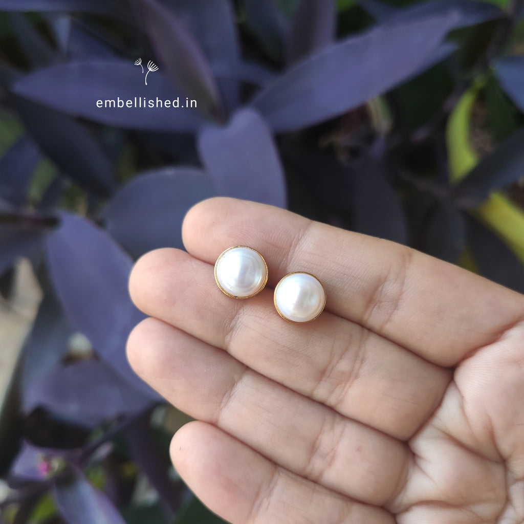 Fresh water pearl studs