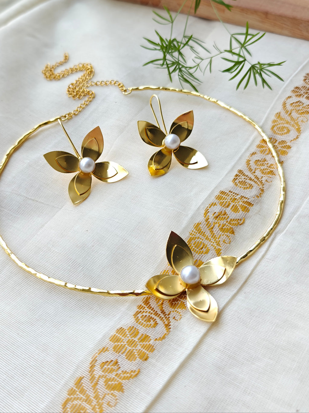 Blooming Aura Pearl Floral Hasli set