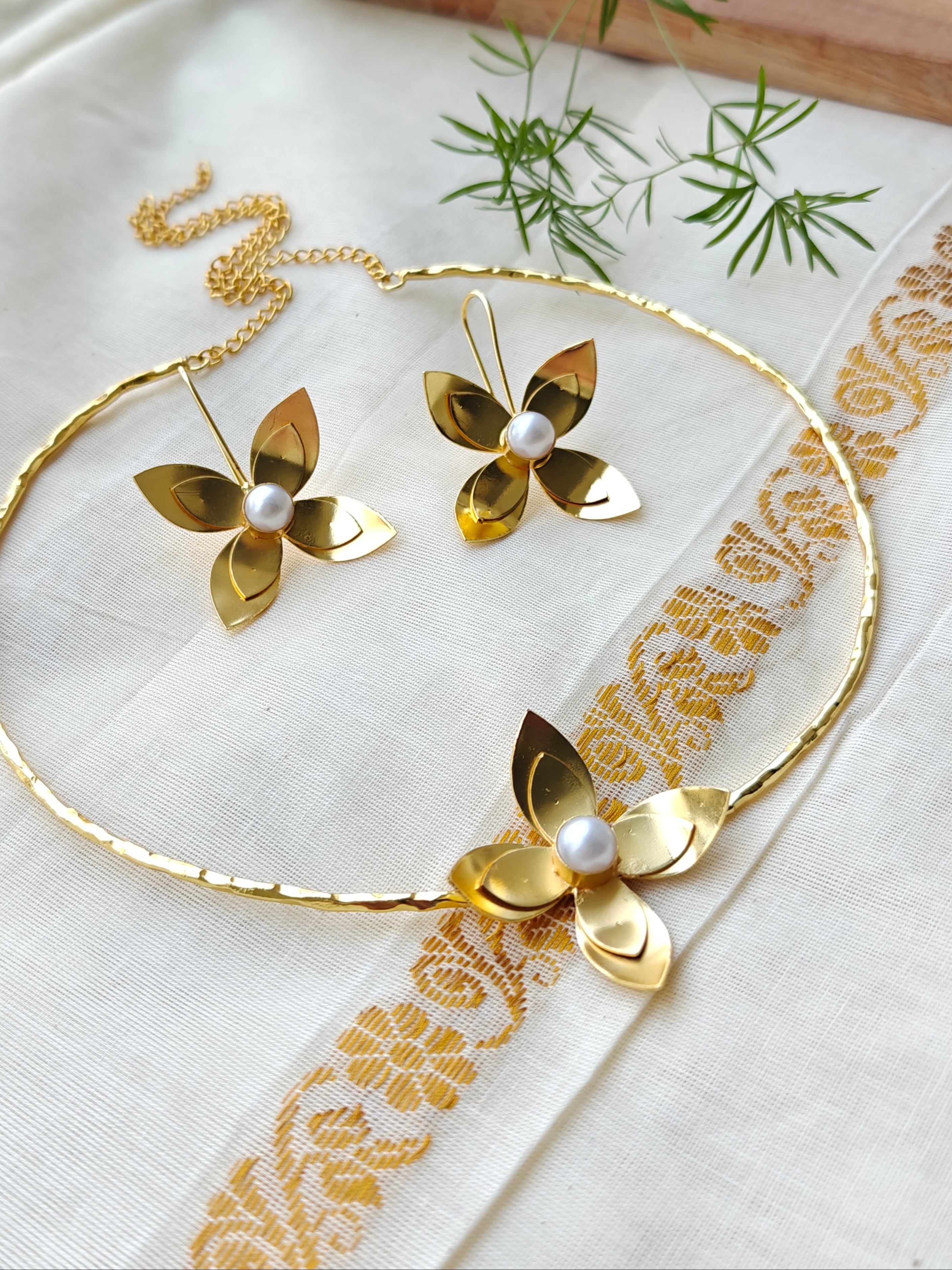 Blooming Aura Pearl Floral Hasli set