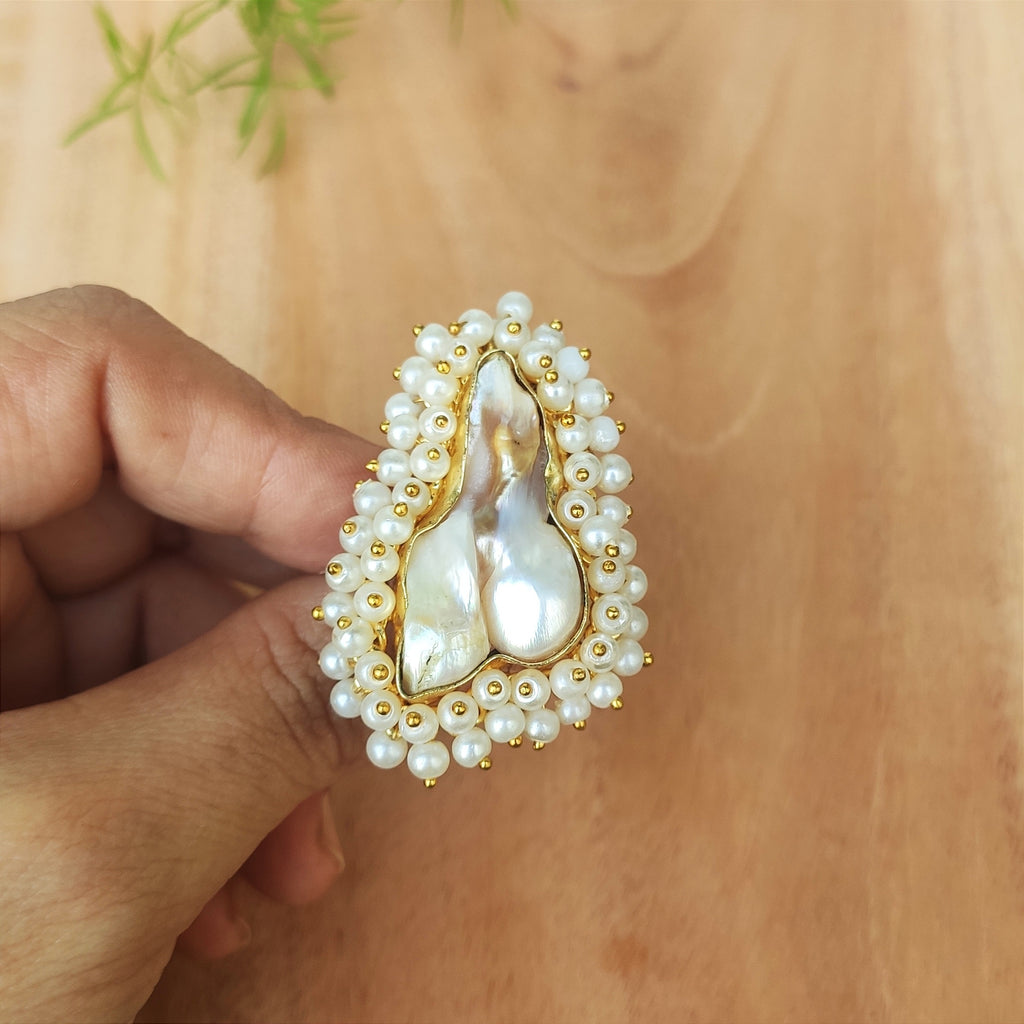 Baroque pearl and cluster pearls finger ring