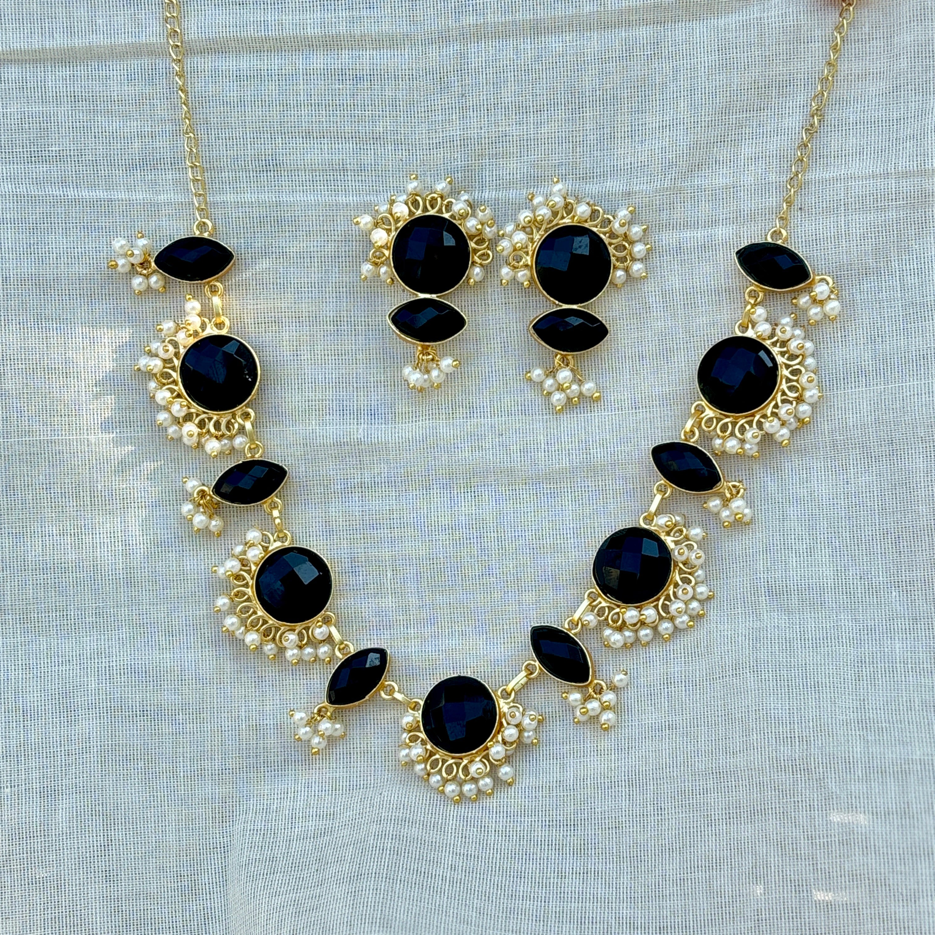 Black Blushing Petals Pearl Necklace set