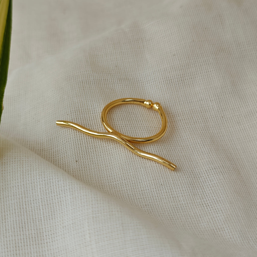 Golden Wave finger ring