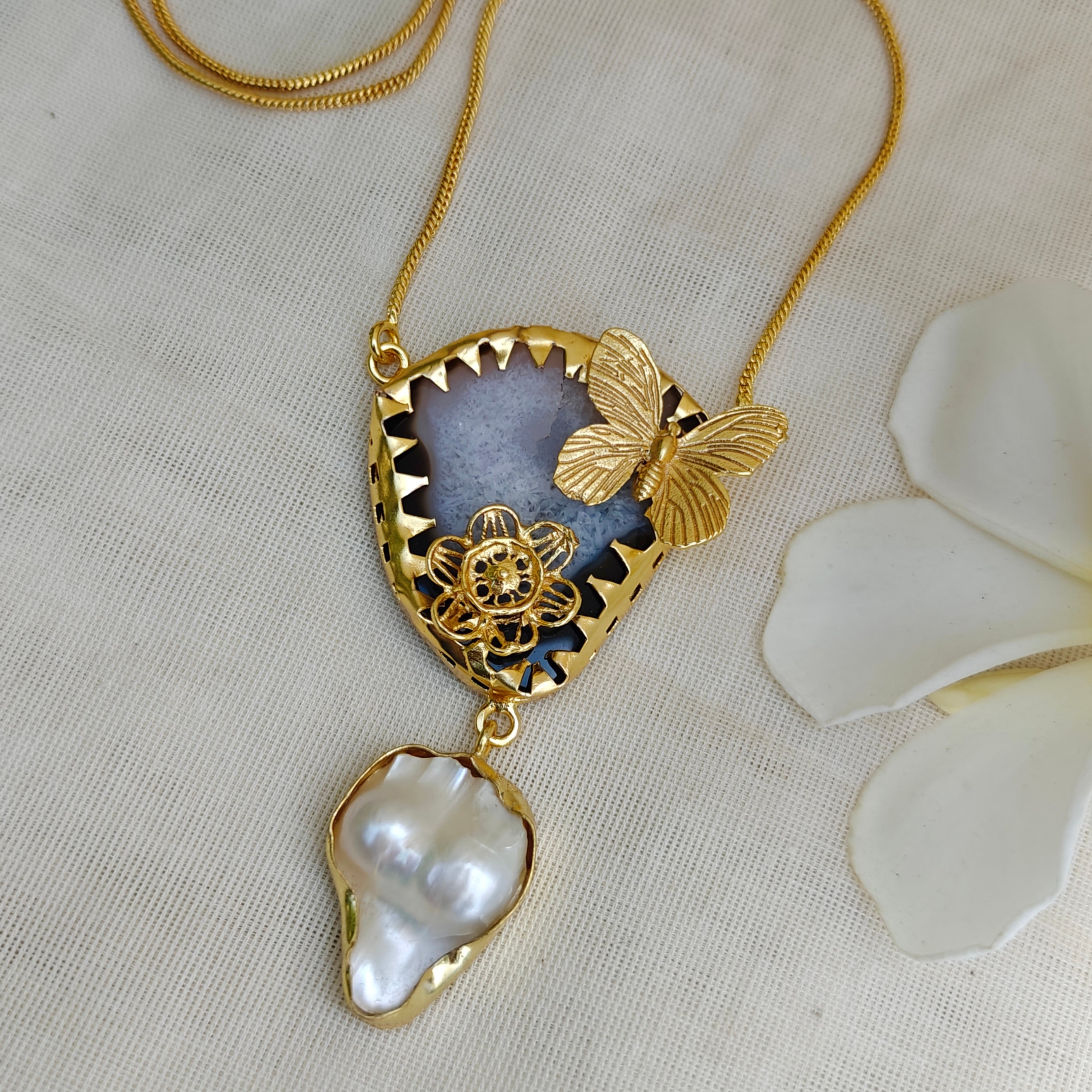 Garden Agate and Baroque Pearl pendant chain