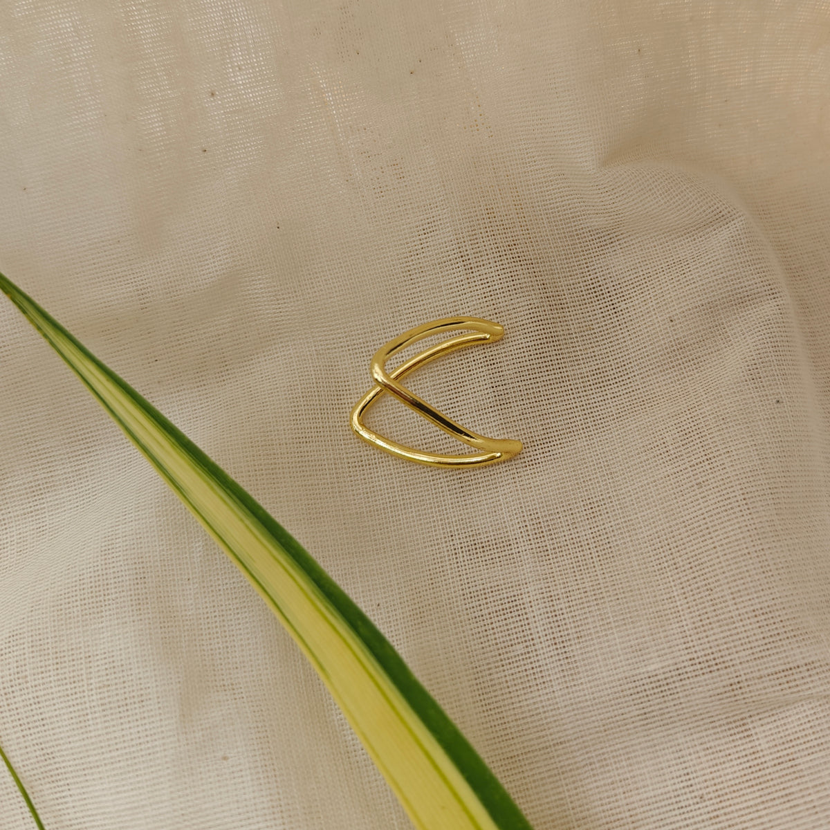 Golden Wishbone finger ring