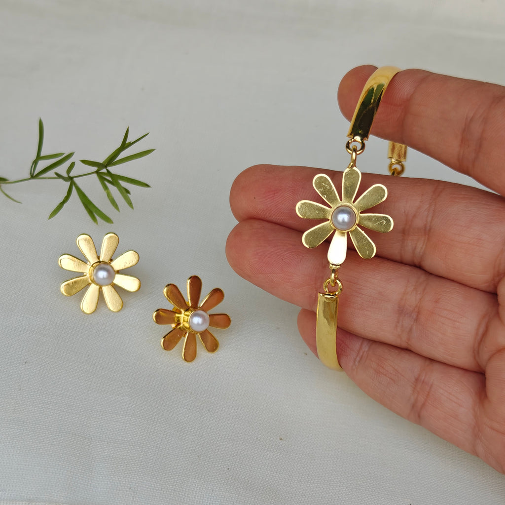 Golden Daisy Pearl Bracelet & Earrings Set