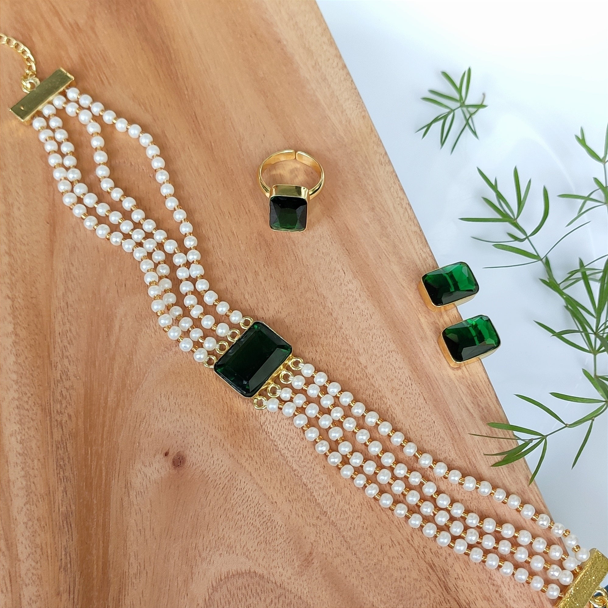 Minimal layered pearls choker set - emerald
