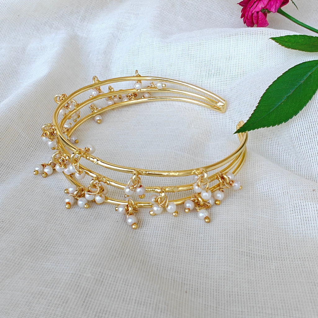 Cluster Pearls Dangle Cuff