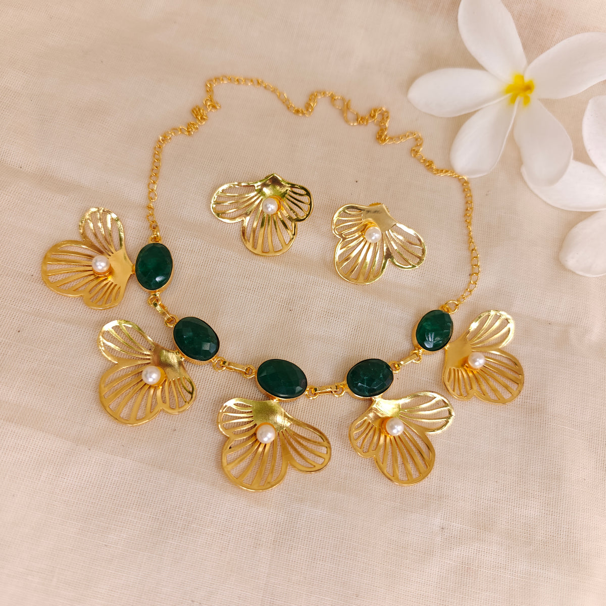Vibrant Stones and Filigree Blooms necklace set