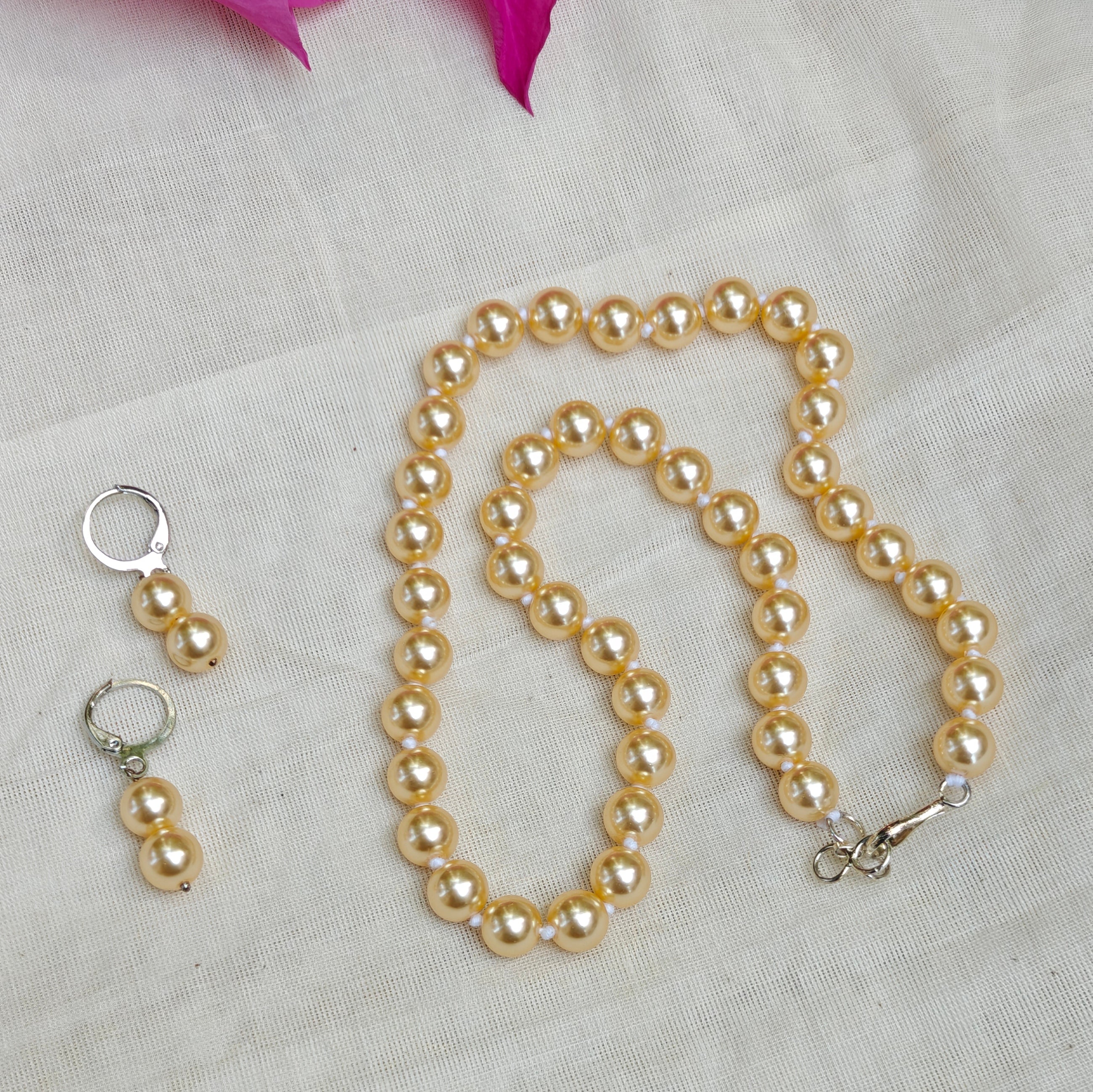Timeless classic pearl necklace set - peach