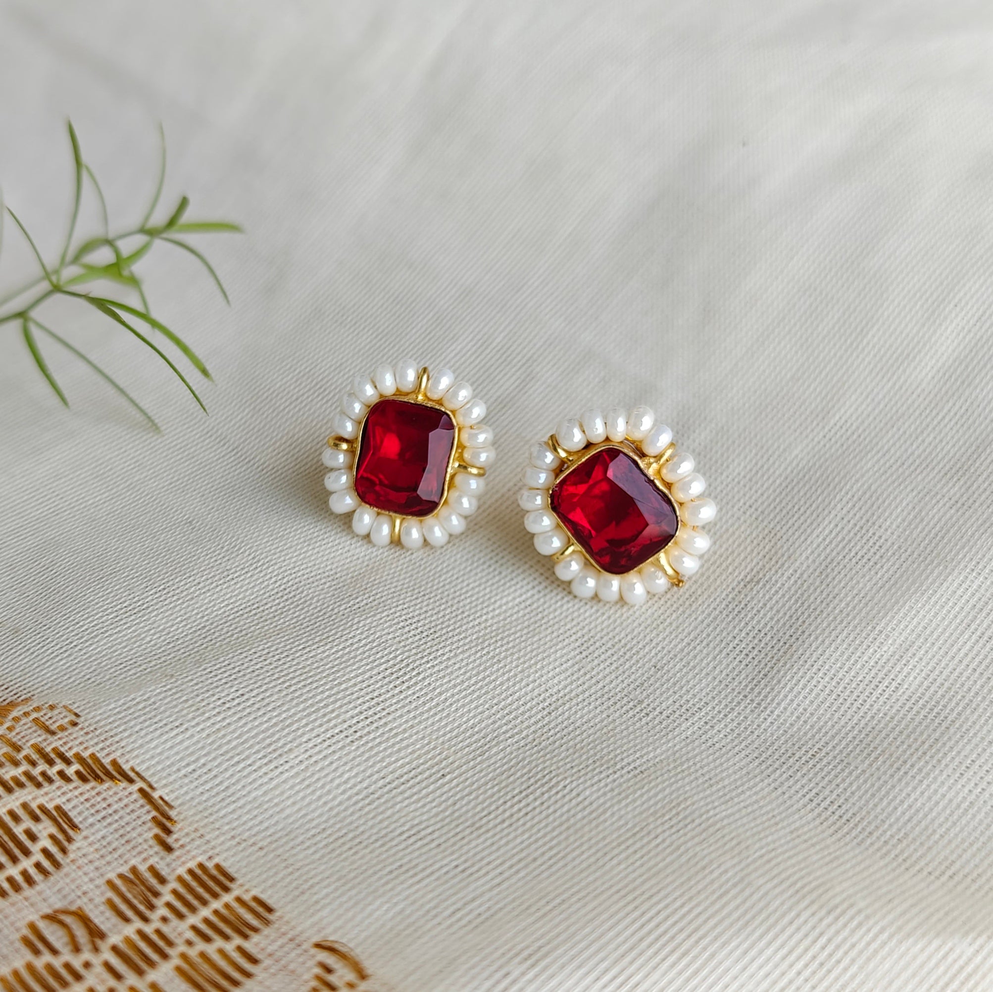 🟥 Red Pearl Halo studs
