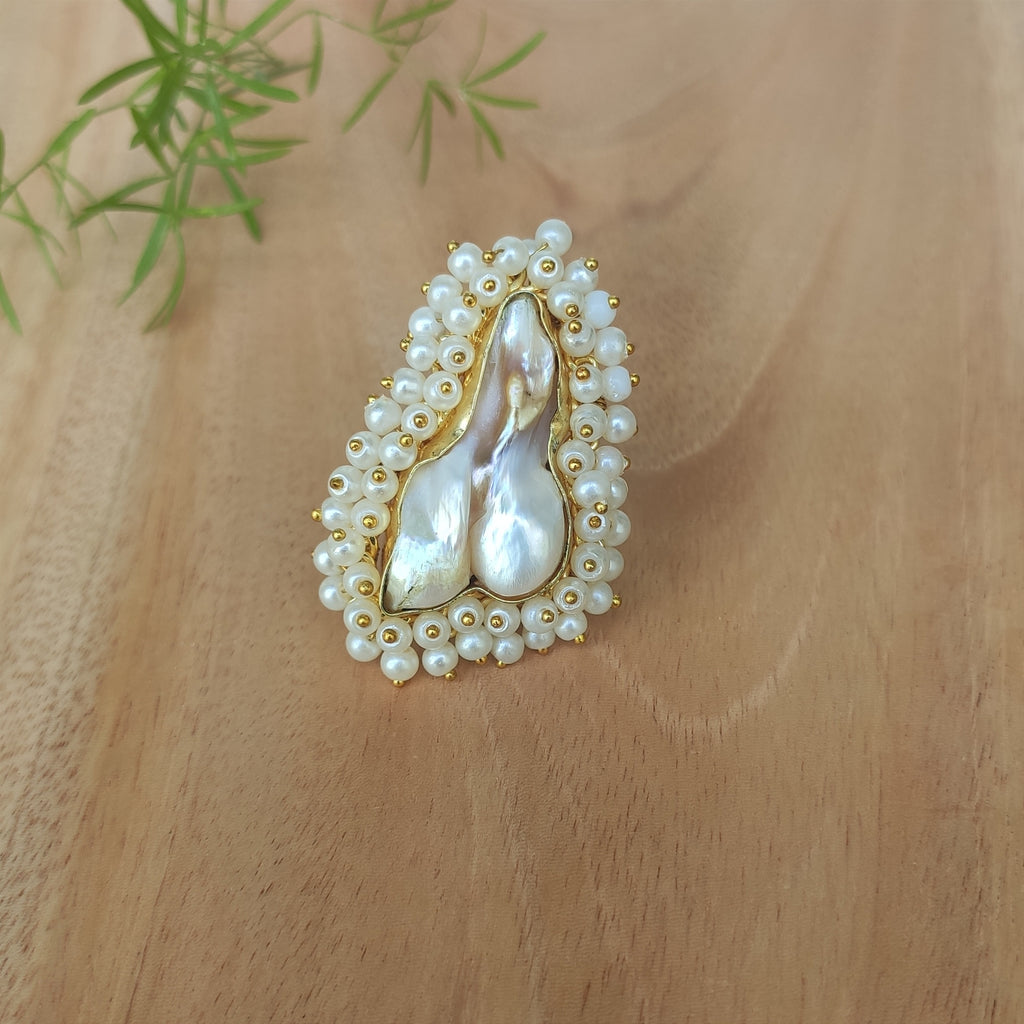 Baroque pearl and cluster pearls finger ring