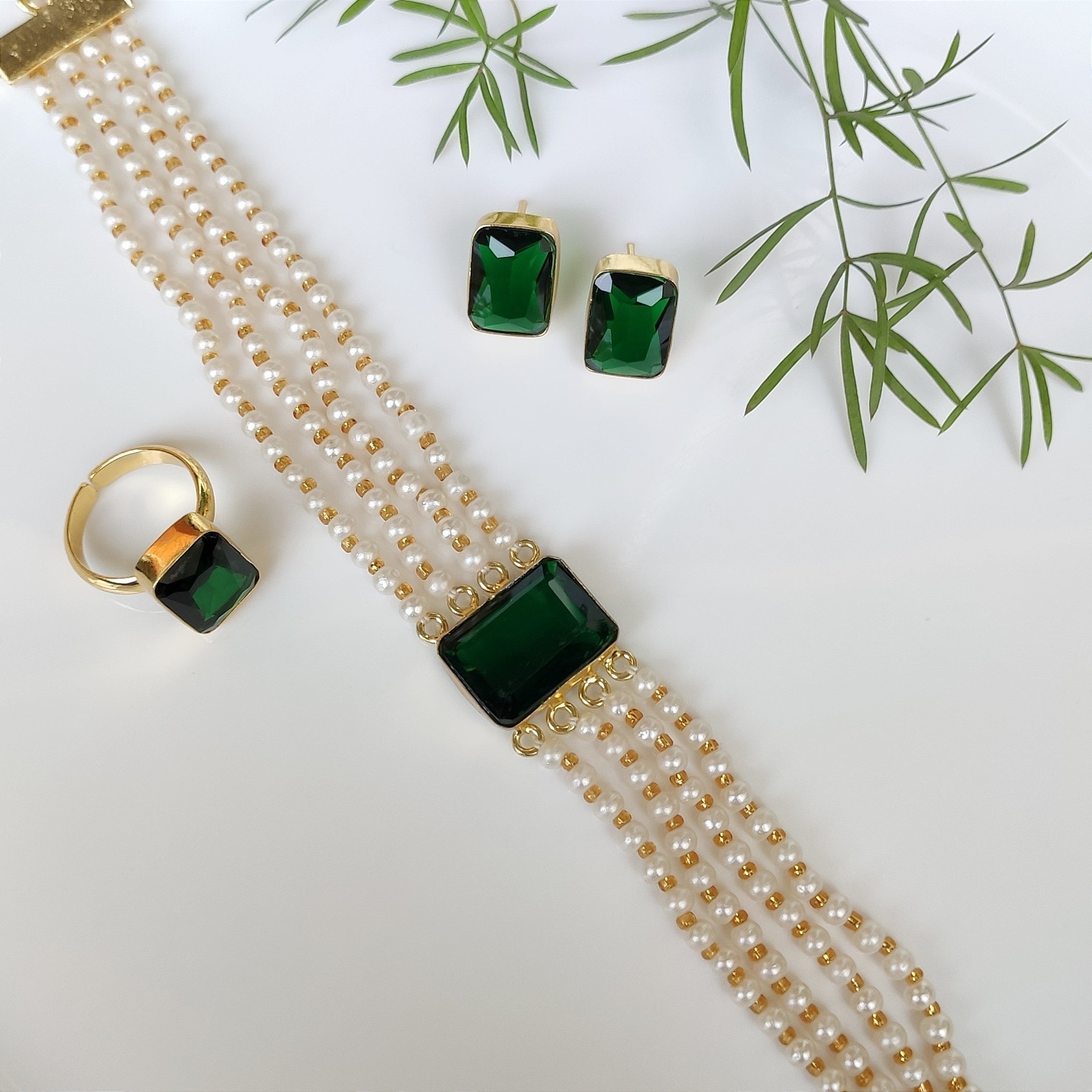 Minimal layered pearls choker set - emerald