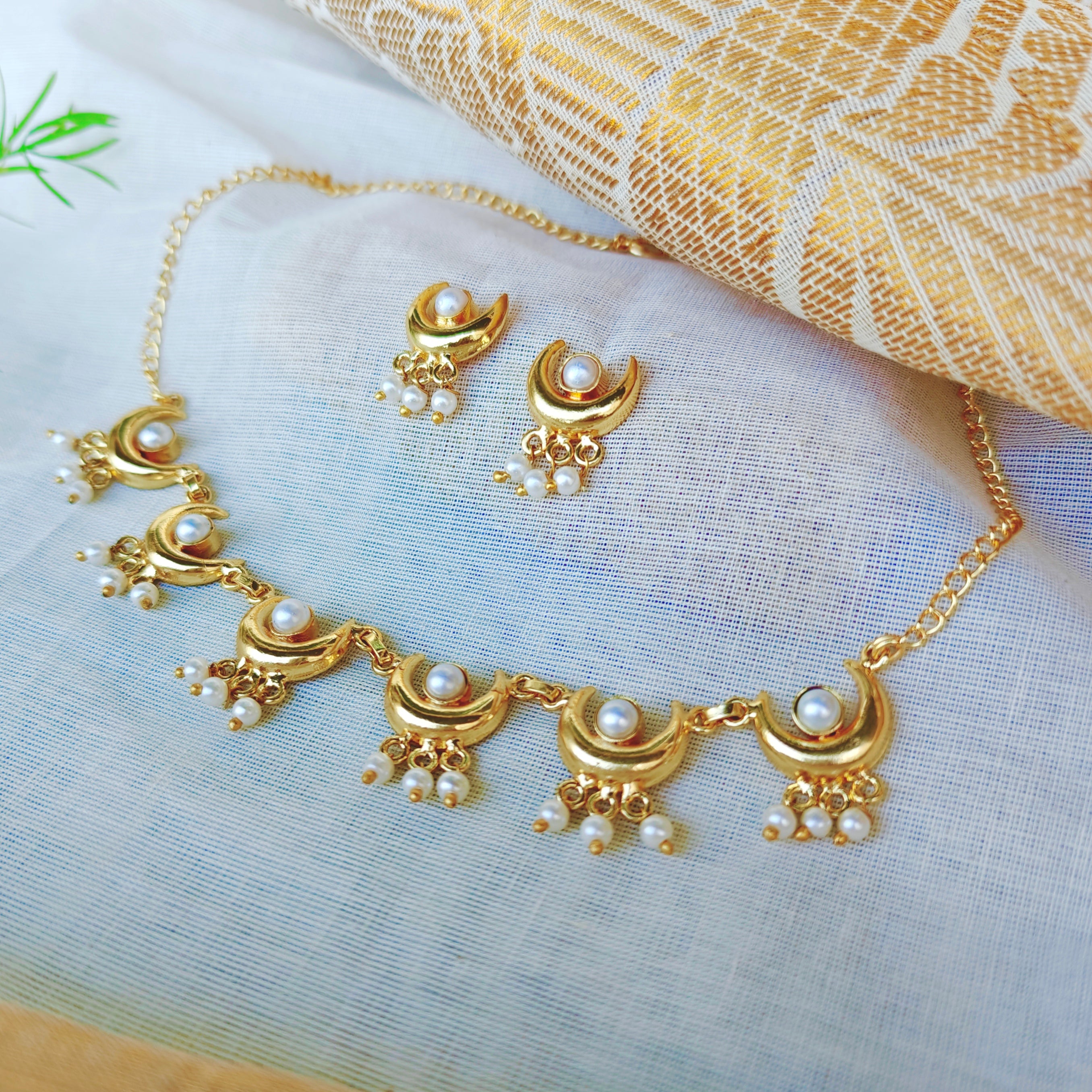 Chandrakor pearl choker set