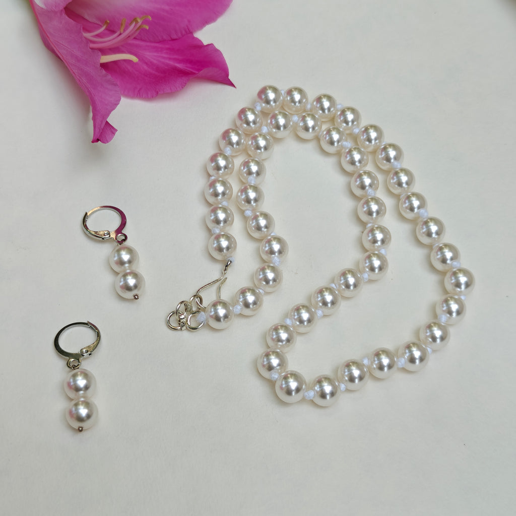 Timeless classic pearl necklace set - white