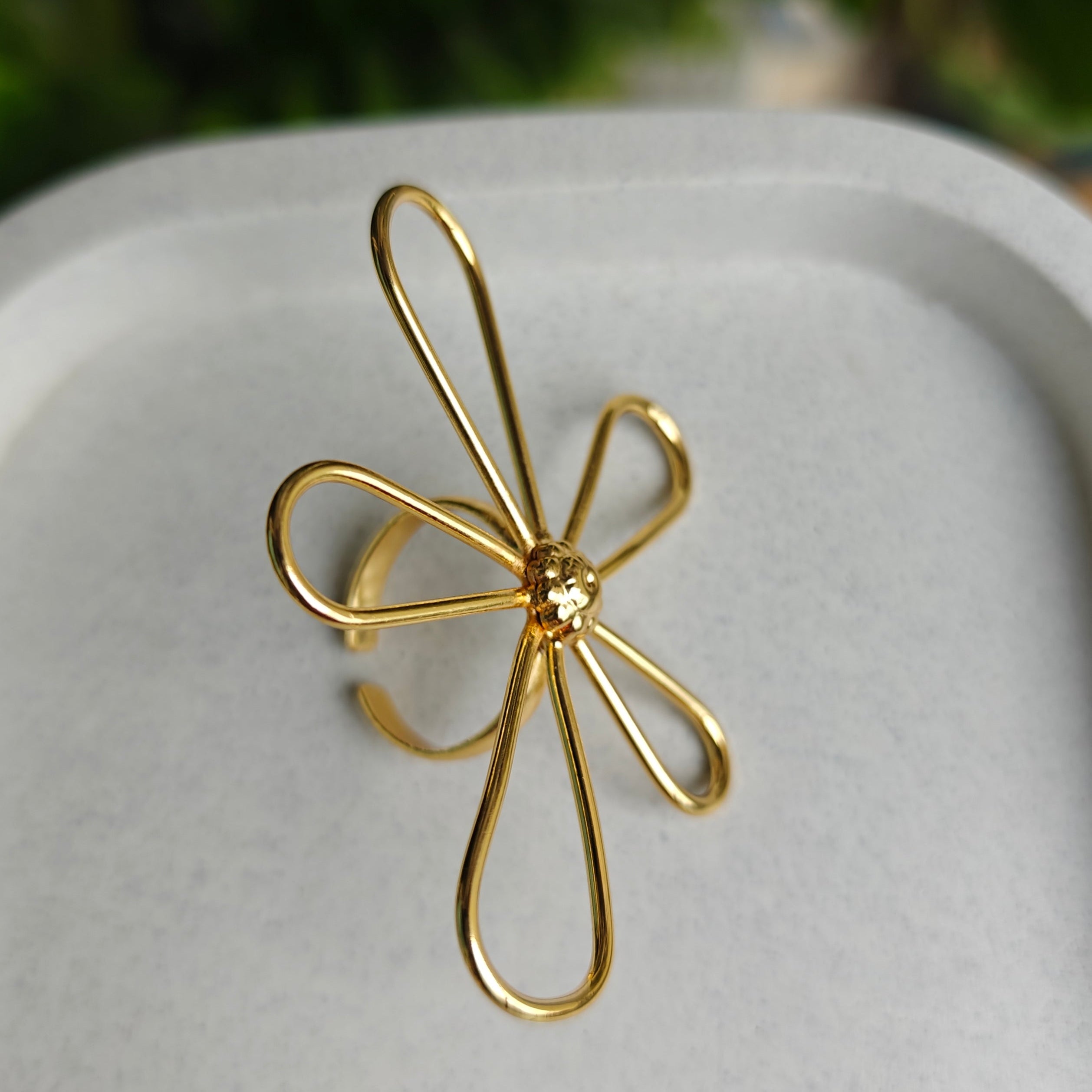 Golden Daisy Statement Ring