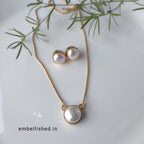 Solitaire pearl pendant chain and studs