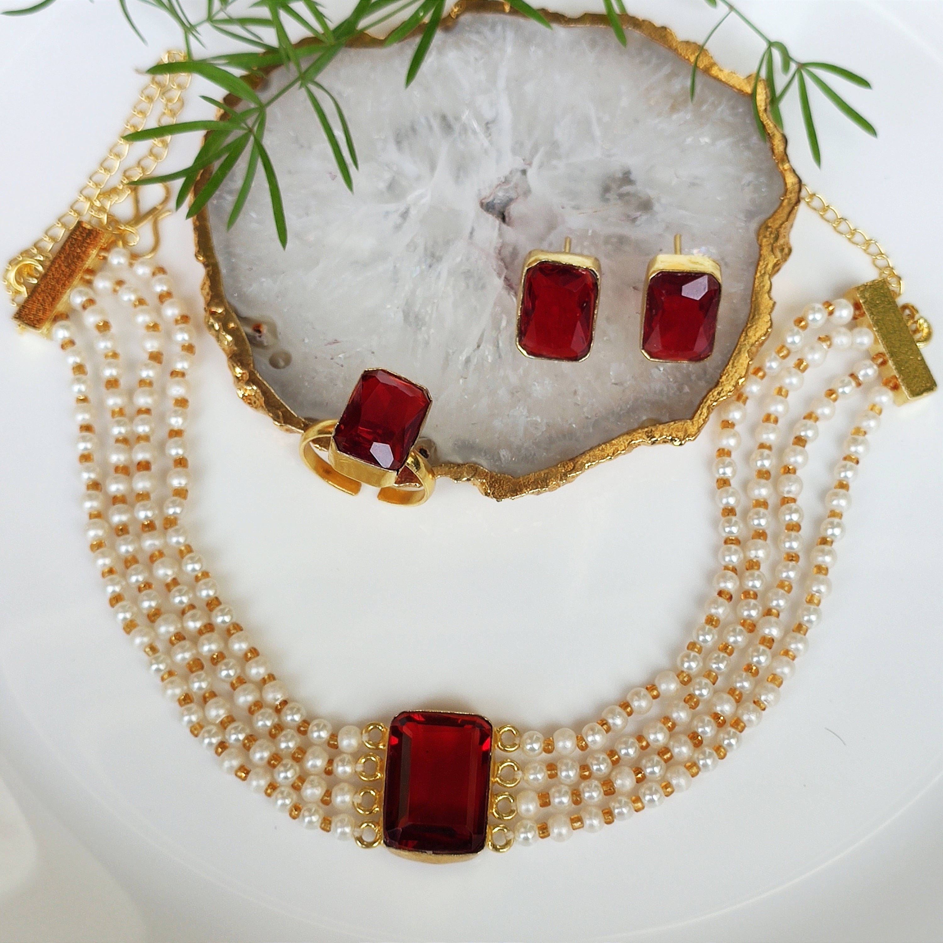 Minimal layered pearls choker set - red