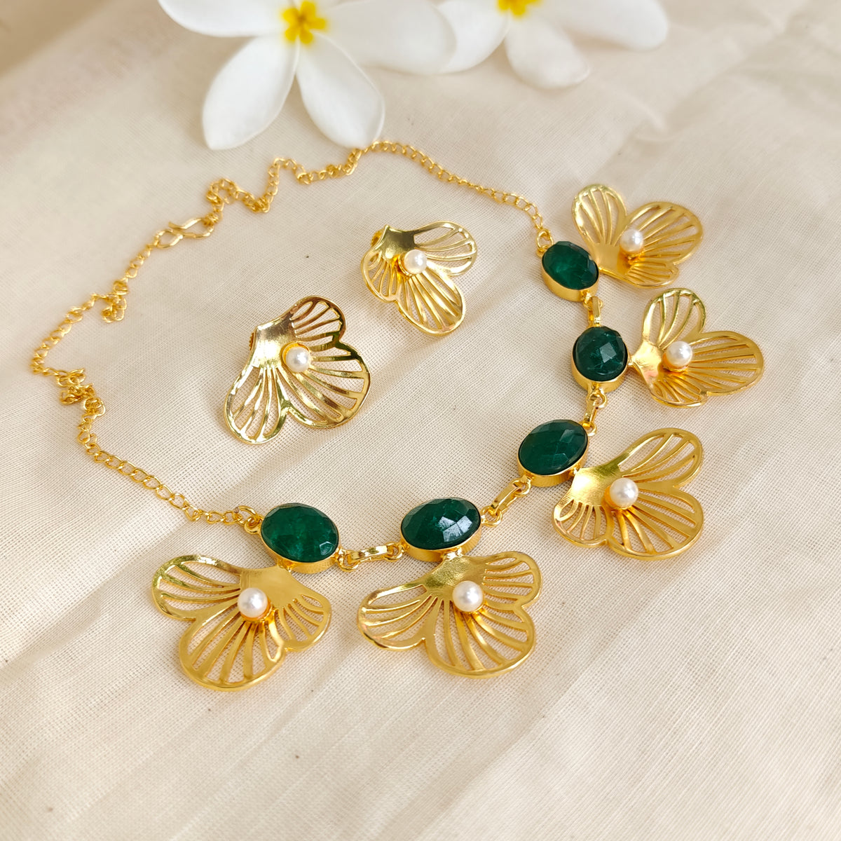 Vibrant Stones and Filigree Blooms necklace set