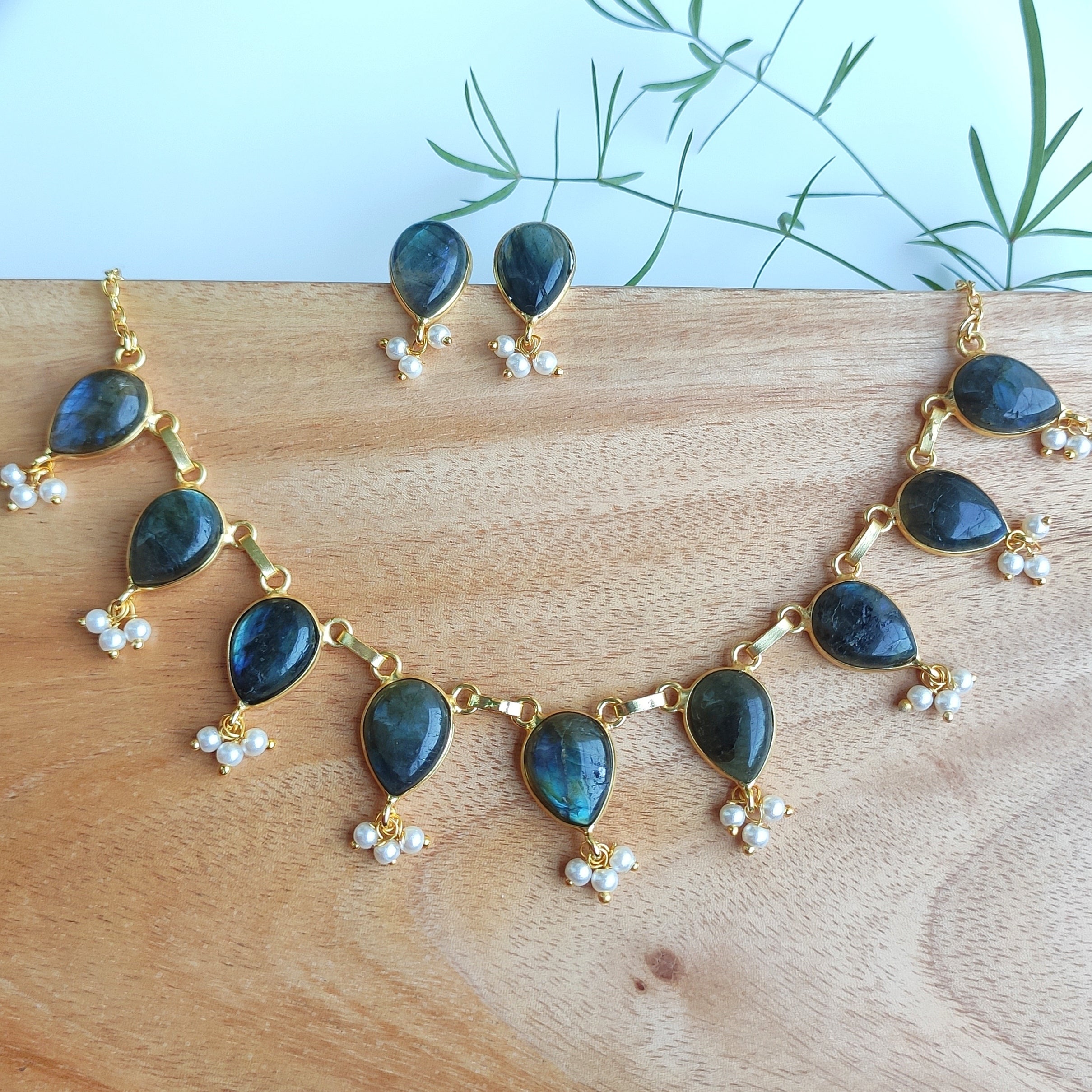 Raindrops choker set with pearl hangings - labradorite