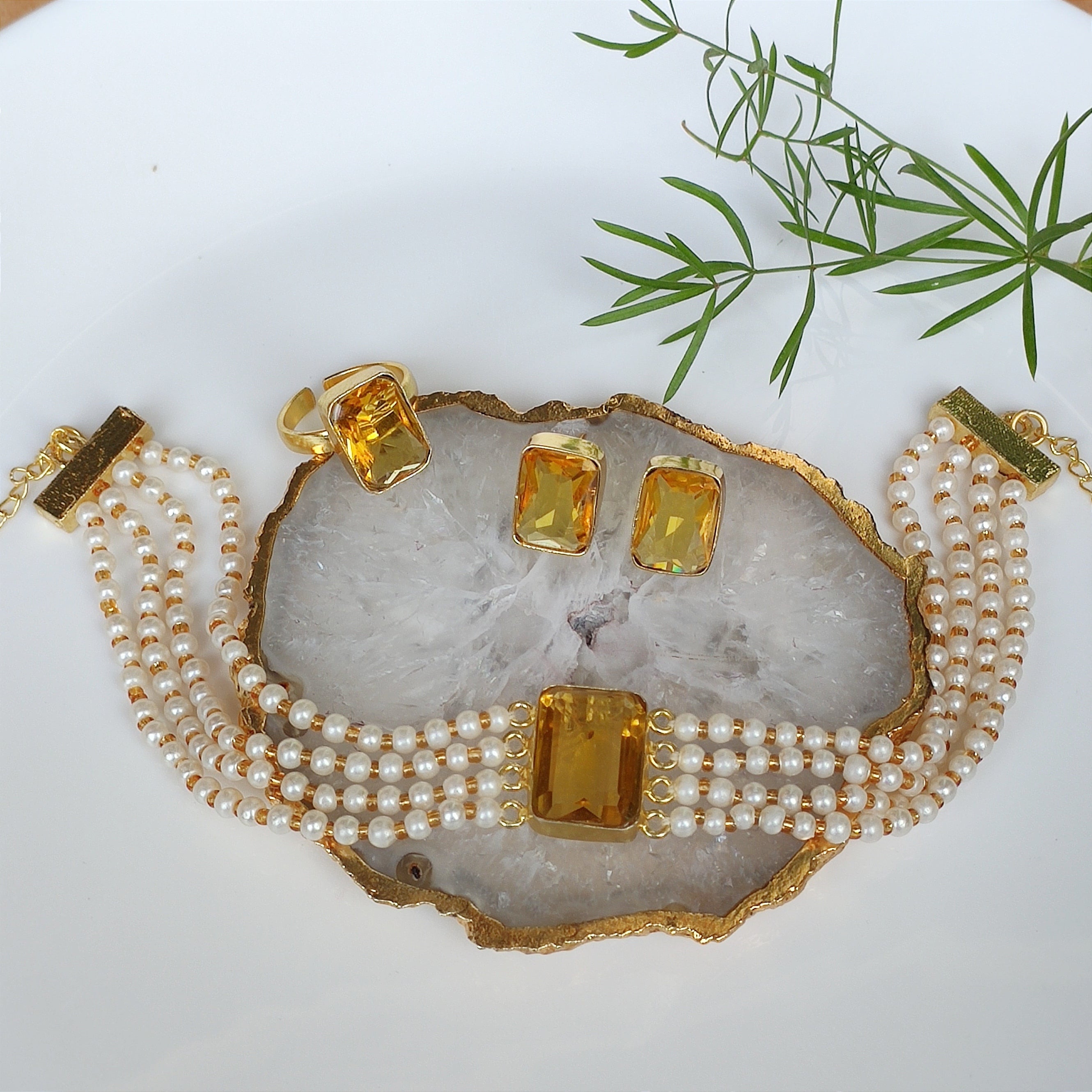 Minimal layered pearls choker set - yellow