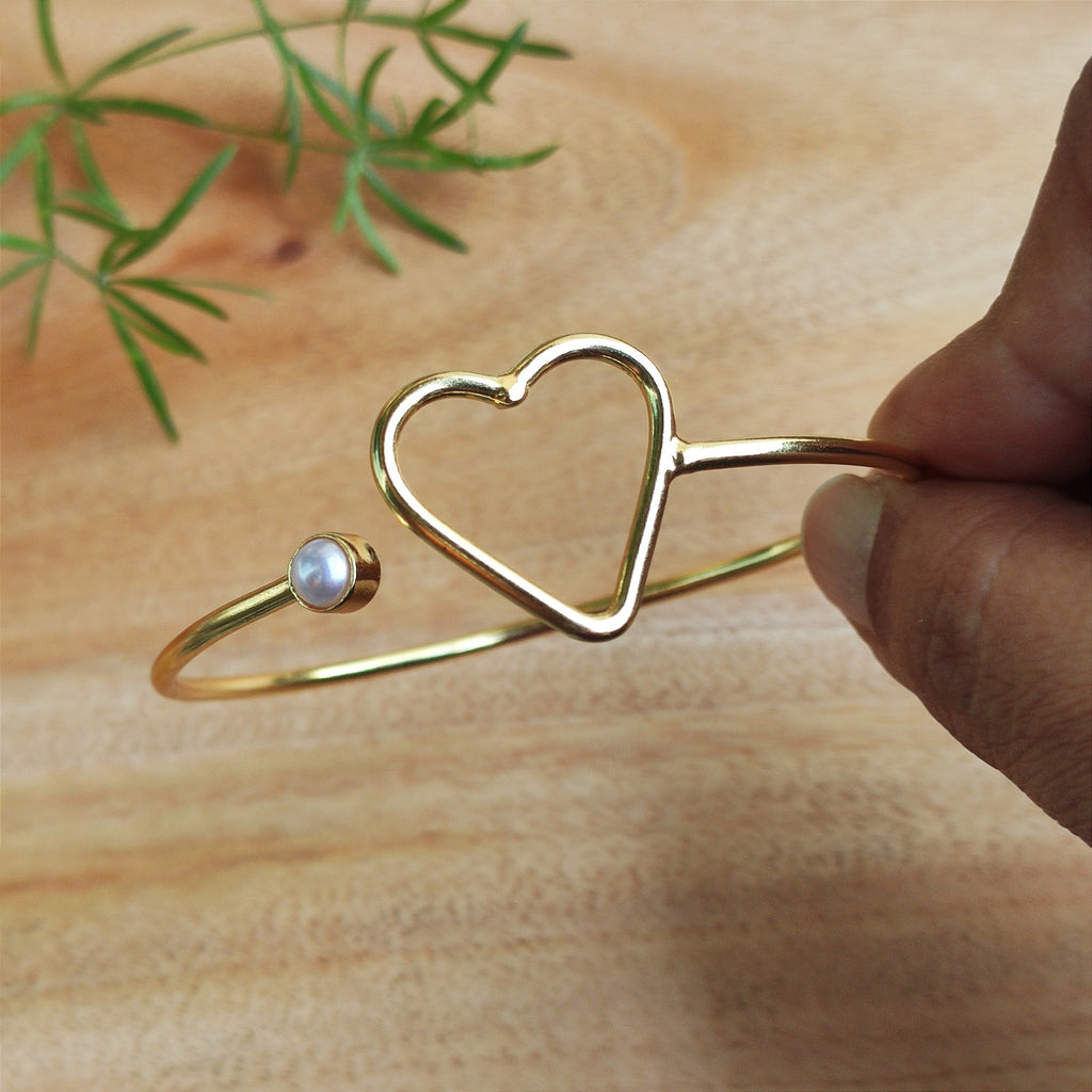 Slim heart and pearl open bangle