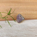 Amethyst nugget finger ring