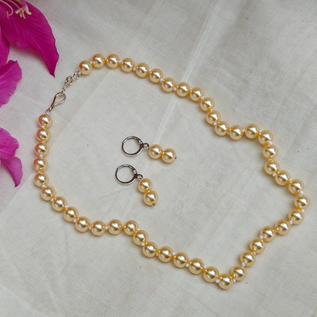 Timeless classic pearl necklace set - peach